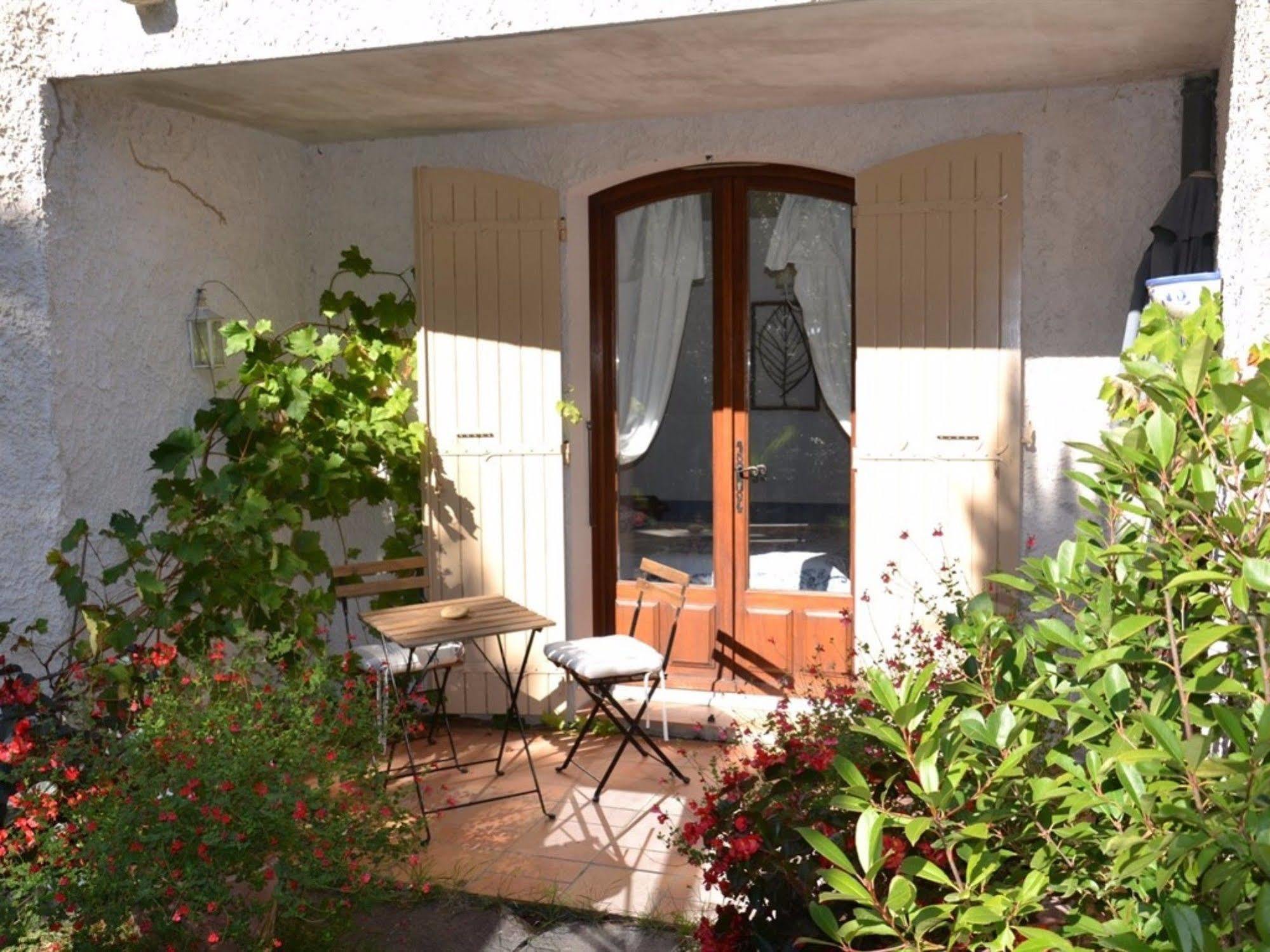Hotel La Devinière à Donzère Extérieur photo