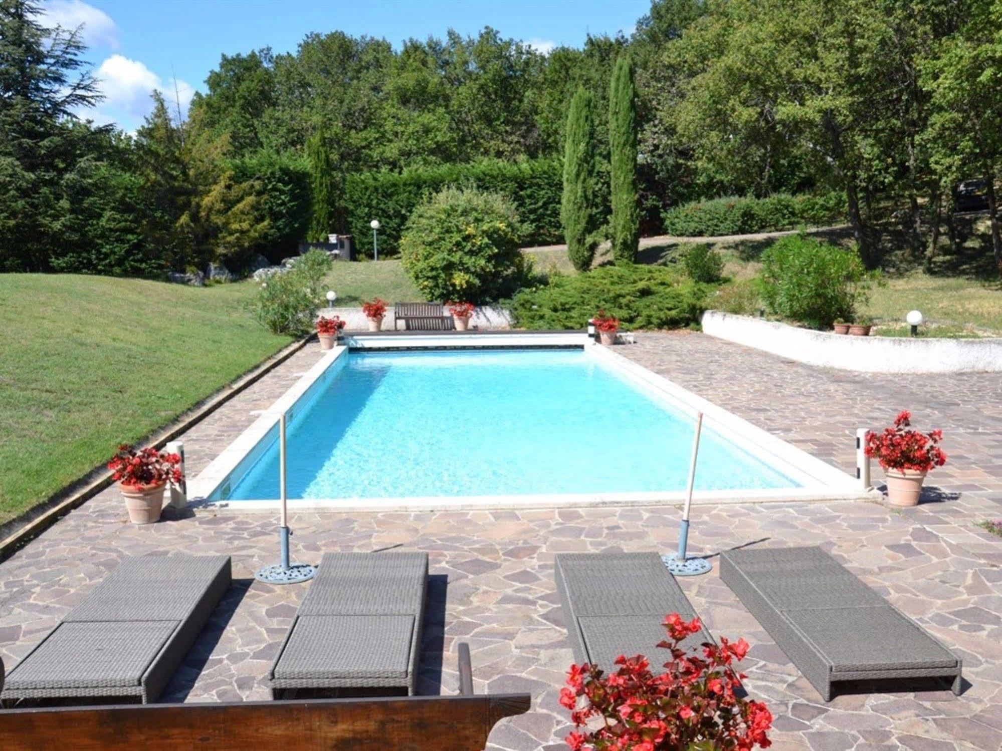 Hotel La Devinière à Donzère Extérieur photo