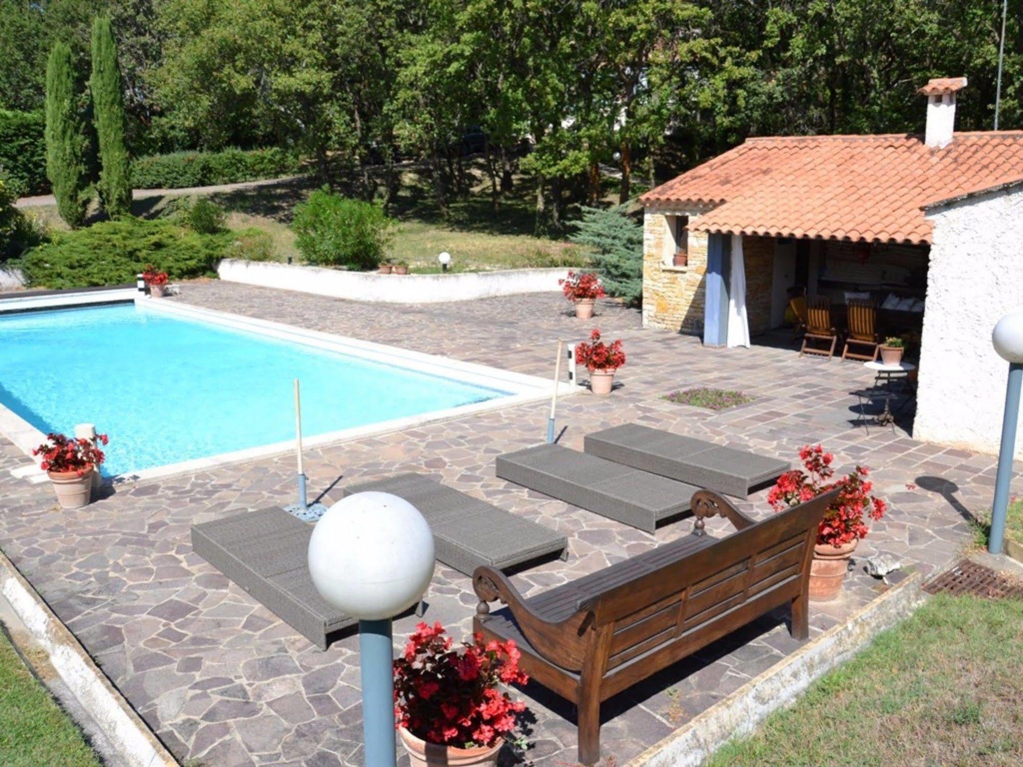 Hotel La Devinière à Donzère Extérieur photo