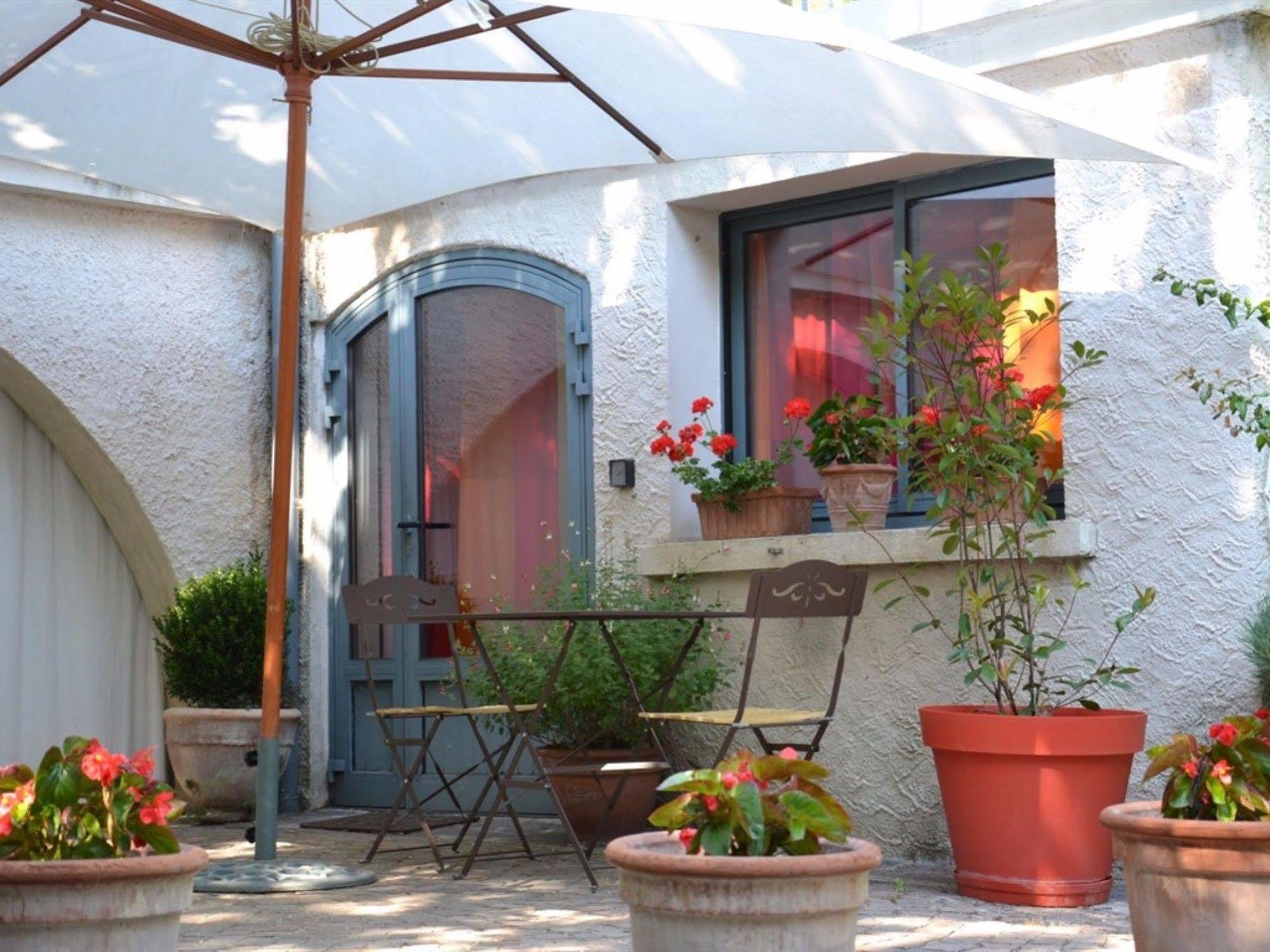 Hotel La Devinière à Donzère Extérieur photo